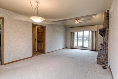 700 Donna Ave, Aurora, IL 60505 photo 4