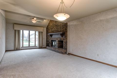 700 Donna Ave, Aurora, IL 60505 photo 2