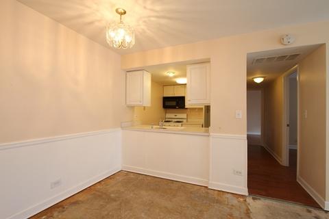1908 Kenilworth Cir #C, Hoffman Estates, IL 60169 photo 5