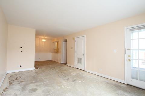 1908 Kenilworth Cir #C, Hoffman Estates, IL 60169 photo 4