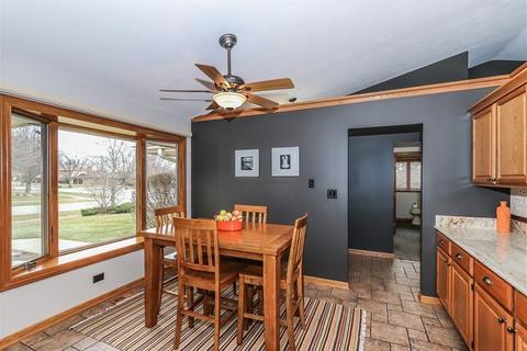 880 Middleton Ln, Bartlett, IL 60103 photo 4