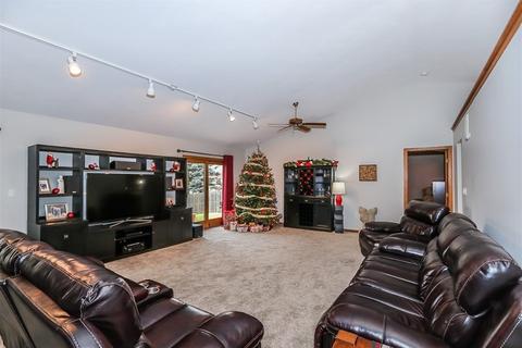 880 Middleton Ln, Bartlett, IL 60103 photo 2