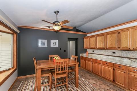 880 Middleton Ln, Bartlett, IL 60103 photo 5