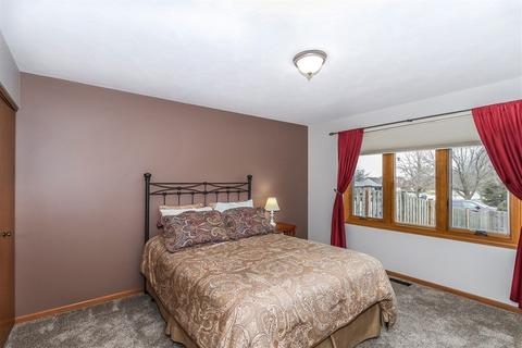 880 Middleton Ln, Bartlett, IL 60103 photo 10