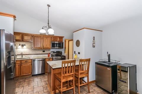 880 Middleton Ln, Bartlett, IL 60103 photo 3
