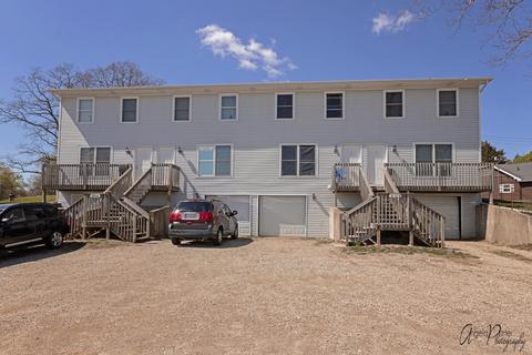 5109 Mccullom Lake Rd, Mchenry, IL 60050 photo 2