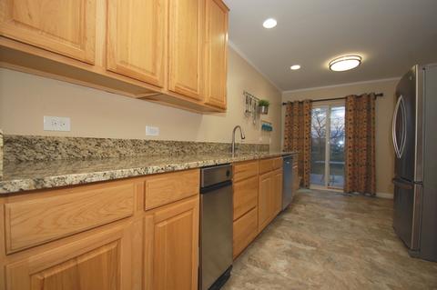 125 Bradley Ln, Hoffman Estates, IL 60169 photo 4