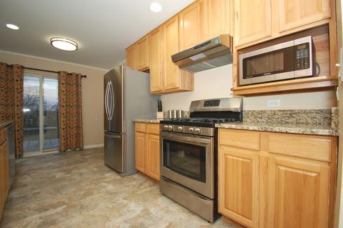 125 Bradley Ln, Hoffman Estates, IL 60169 photo 3