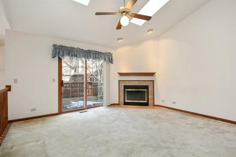 936 Ascot Dr, Elgin, IL 60123 photo 2