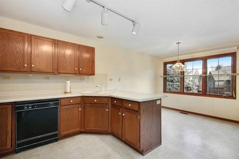 936 Ascot Dr, Elgin, IL 60123 photo 5
