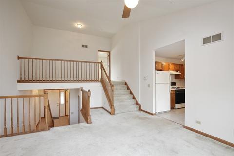 936 Ascot Dr, Elgin, IL 60123 photo 3