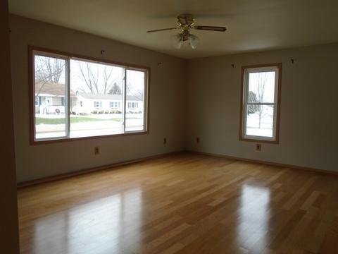 704 W Santee St, Sublette, IL 61367 photo 17