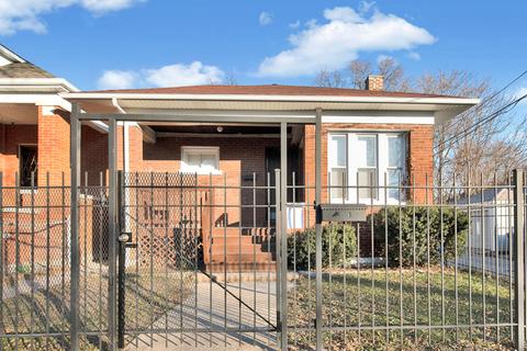 320 E 69th Pl, Chicago, IL 60637 photo 1