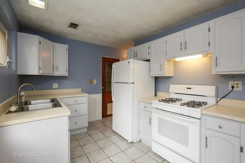 390 Vincent Pl, Elgin, IL 60123 photo 5