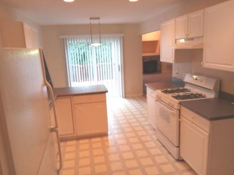 112 Deer Run Ln, Elgin, IL 60120 photo 4