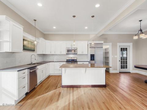 425 W Wesley St, Wheaton, IL 60187 photo 2