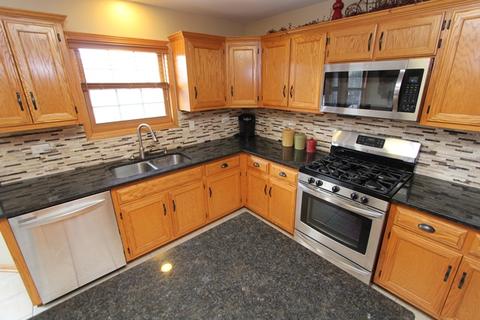 405 Feeney Dr, Minooka, IL 60447 photo 9