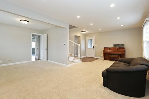 4449 Thornbark Ct, Hoffman Estates, IL 60192 photo 2
