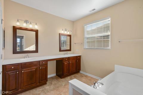 831 Rambling Brook Cir, Elgin, IL 60124 photo 23