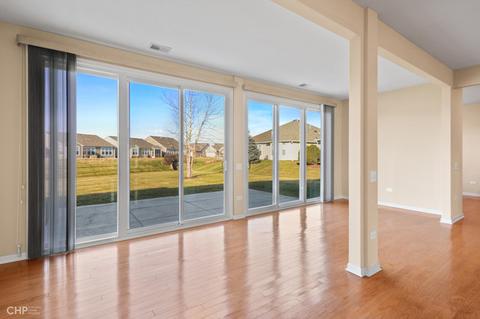 831 Rambling Brook Cir, Elgin, IL 60124 photo 5