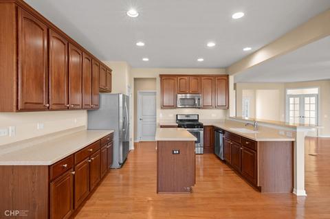 831 Rambling Brook Cir, Elgin, IL 60124 photo 10