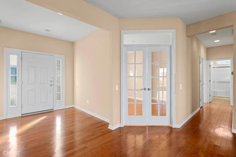831 Rambling Brook Cir, Elgin, IL 60124 photo 2