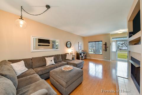 2242 Reflections Dr, Aurora, IL 60502 photo 2