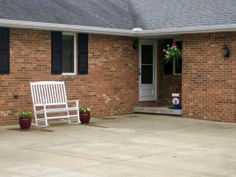 605 S Adams St, Philo, IL 61864 photo 2