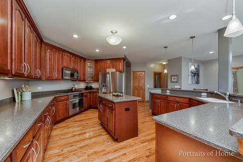 13502 Summergrove Dr, Plainfield, IL 60585 photo 2