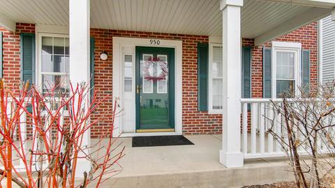 950 Symphony Dr, Aurora, IL 60504 photo 3