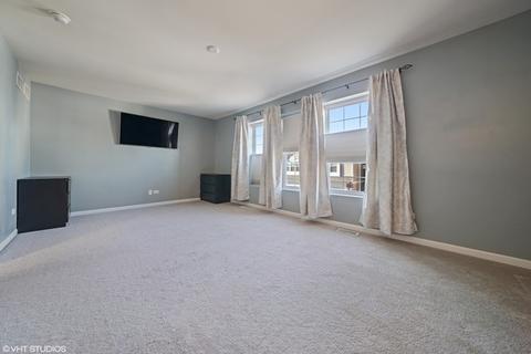 325 Devoe Dr, Oswego, IL 60543 photo 4