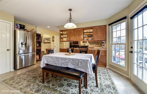 313 Queens Pkwy, Bartlett, IL 60103 photo 4