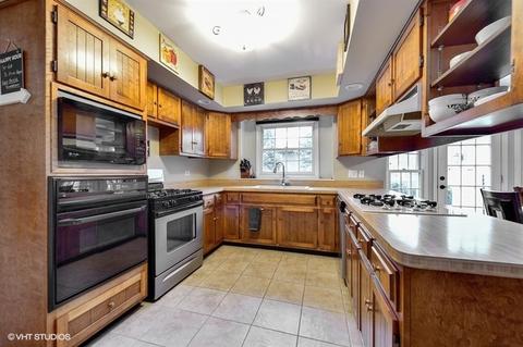 313 Queens Pkwy, Bartlett, IL 60103 photo 6