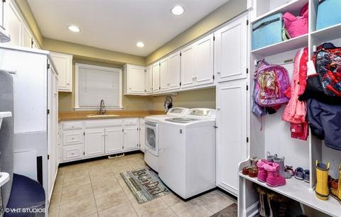 313 Queens Pkwy, Bartlett, IL 60103 photo 10