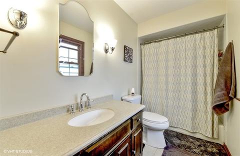 313 Queens Pkwy, Bartlett, IL 60103 photo 17