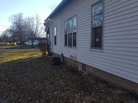 203 E Walnut St, Walnut, IL 61376 photo 9