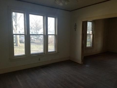 203 E Walnut St, Walnut, IL 61376 photo 3