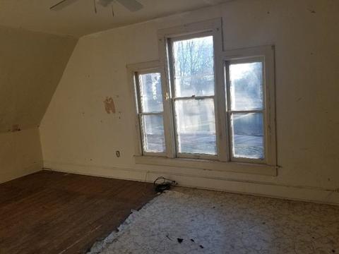 203 E Walnut St, Walnut, IL 61376 photo 5