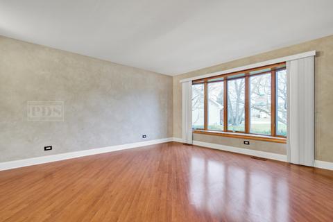 766 Garth Rd, Wheeling, IL 60090 photo 3