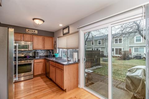 1987 Brighton Ln, Hoffman Estates, IL 60169 photo 2