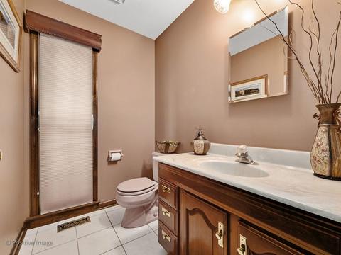 340 Longfellow Dr, Wheaton, IL 60189 photo 27