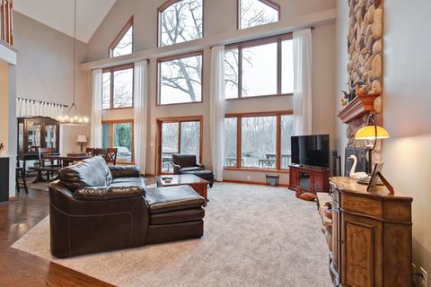 2114 Colby Dr, Mchenry, IL 60050 photo 4