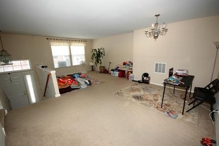 2437 Emily Ln, Elgin, IL 60124 photo 2