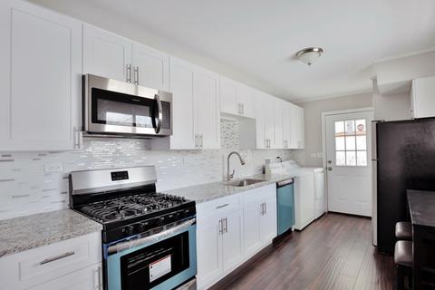597 S Wayne Pl, Wheeling, IL 60090 photo 4