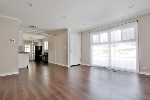 597 S Wayne Pl, Wheeling, IL 60090 photo 3