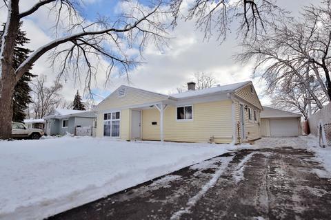 597 S Wayne Pl, Wheeling, IL 60090 photo 2