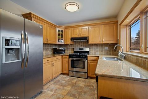 1295 S Paddock Dr, Wheeling, IL 60090 photo 4