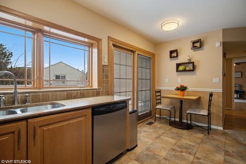 1295 S Paddock Dr, Wheeling, IL 60090 photo 5