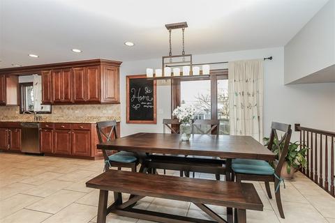 445 E Walnut St, Roselle, IL 60172 photo 6