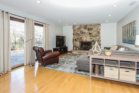 445 E Walnut St, Roselle, IL 60172 photo 9